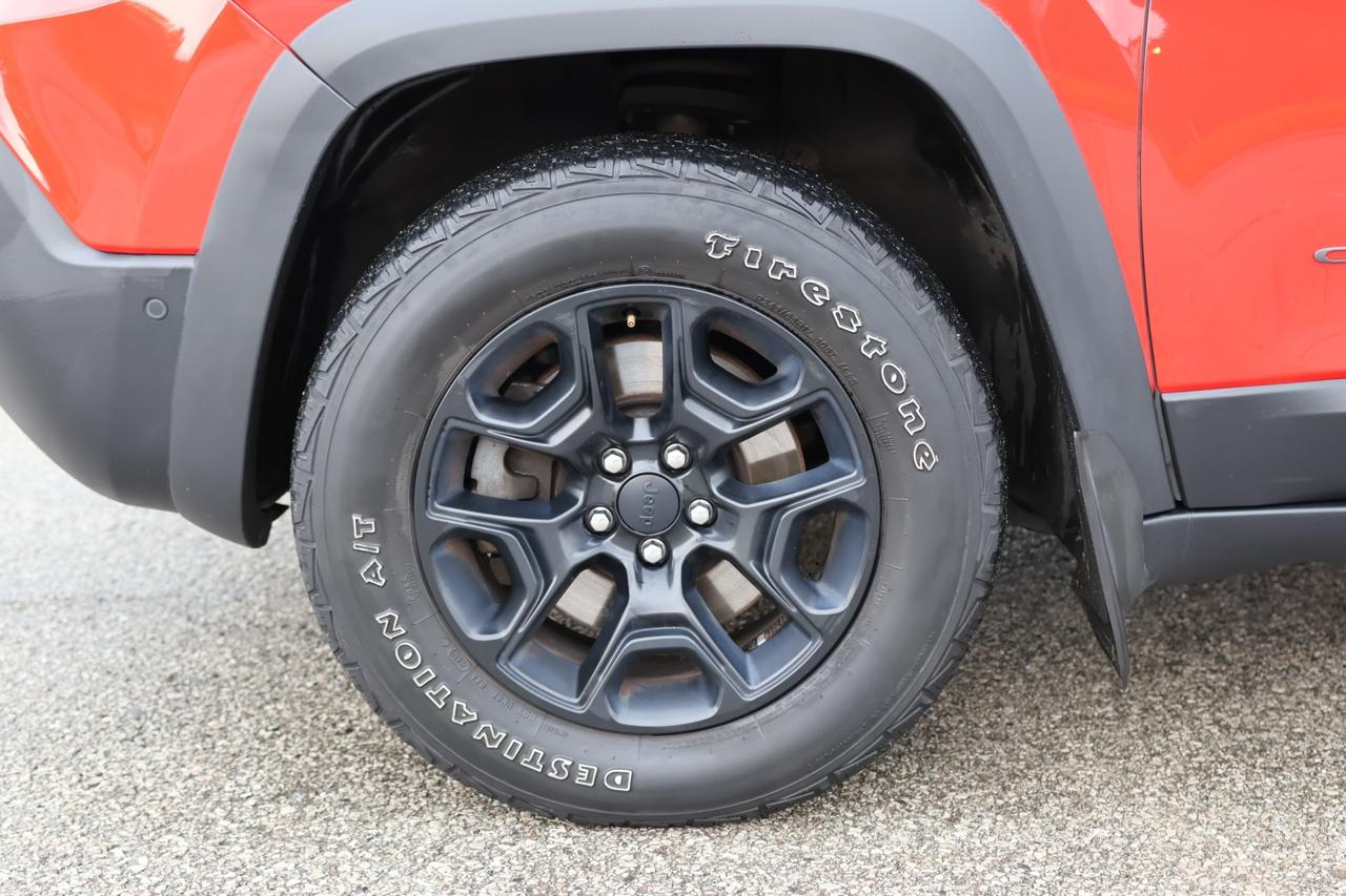 2019 Jeep Cherokee TRAILHAWK-ELITE-4WD-R STARTER/ADAPT CRUISE/NAV/BCA Photo