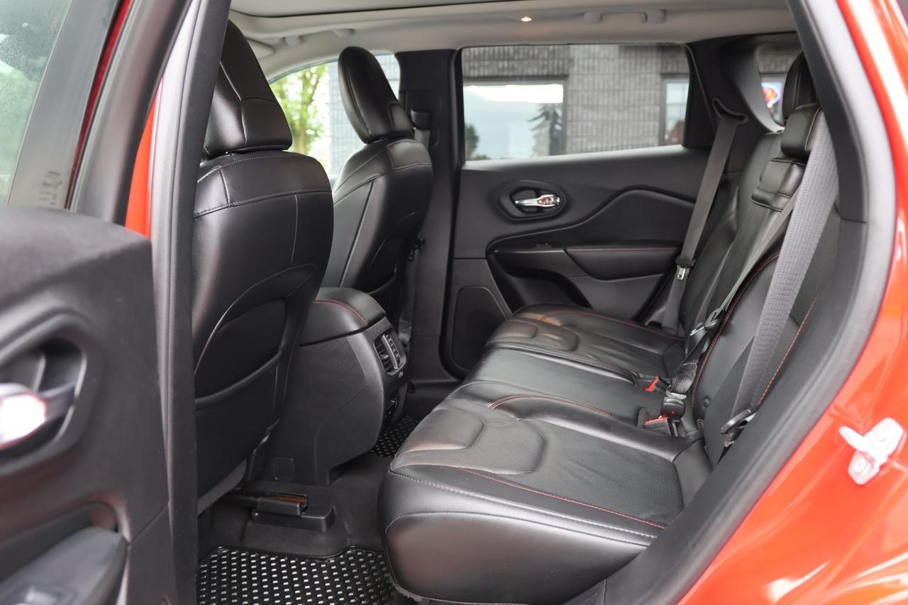 2019 Jeep Cherokee TRAILHAWK-ELITE-4WD-R STARTER/ADAPT CRUISE/NAV/BCA Photo