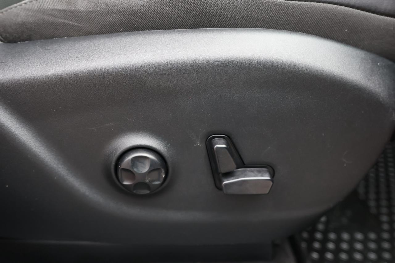 2019 Jeep Cherokee TRAILHAWK-ELITE-4WD-R STARTER/ADAPT CRUISE/NAV/BCA Photo