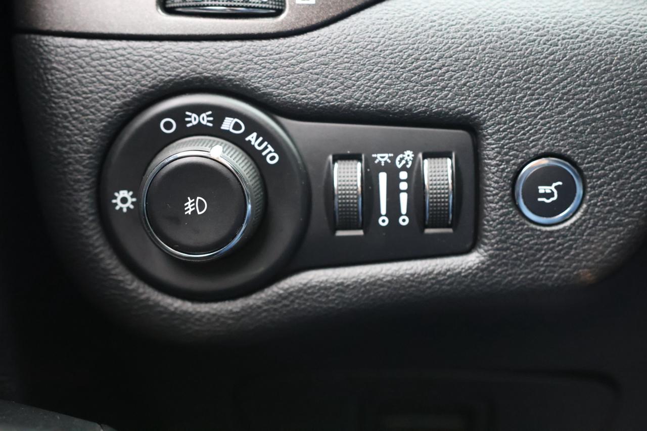 2019 Jeep Cherokee TRAILHAWK-ELITE-4WD-R STARTER/ADAPT CRUISE/NAV/BCA Photo
