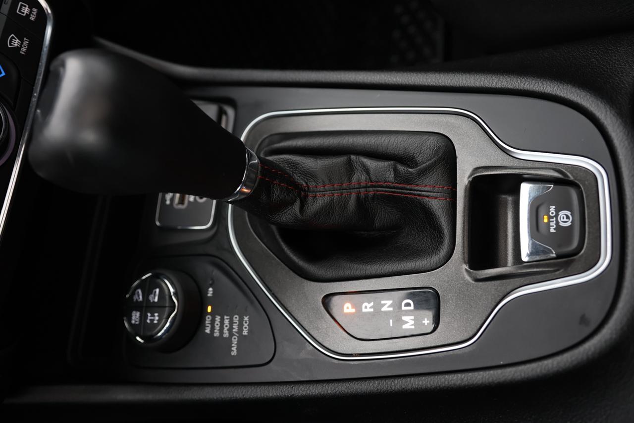 2019 Jeep Cherokee TRAILHAWK-ELITE-4WD-R STARTER/ADAPT CRUISE/NAV/BCA Photo