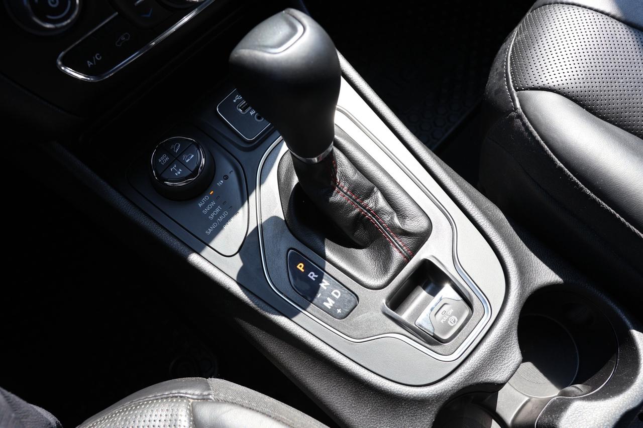 2019 Jeep Cherokee TRAILHAWK-ELITE-4WD-R STARTER/ADAPT CRUISE/NAV/BCA Photo