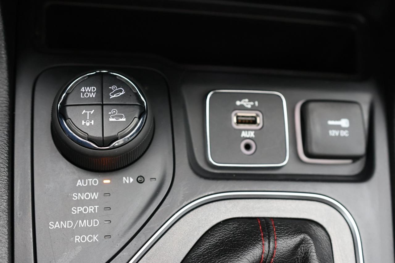 2019 Jeep Cherokee TRAILHAWK-ELITE-4WD-R STARTER/ADAPT CRUISE/NAV/BCA Photo