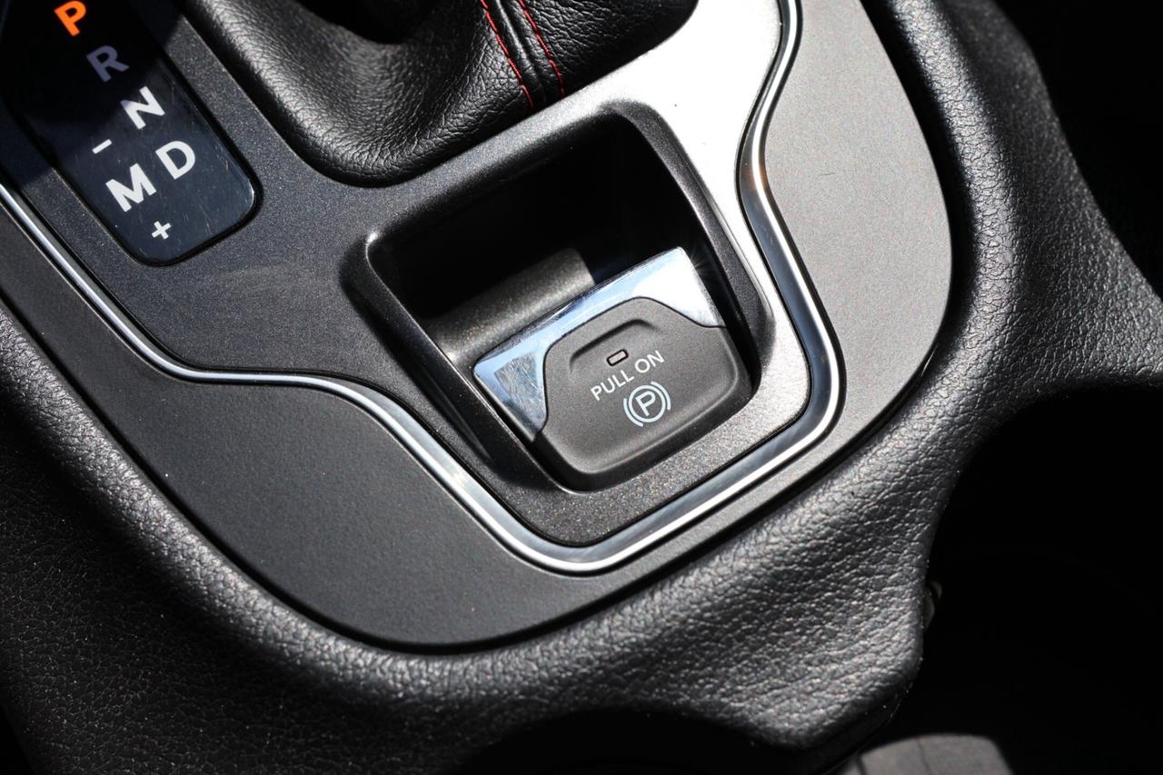 2019 Jeep Cherokee TRAILHAWK-ELITE-4WD-R STARTER/ADAPT CRUISE/NAV/BCA Photo