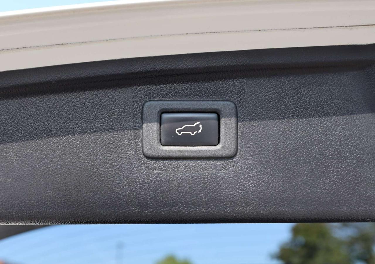 2016 Subaru Outback 3.6R-LIMITED-AWD/NAV/LEATHER/B CAM/SUNROOF/H SEATS/BLIS/HK SOUND/P SEAT WITH LUMBAR Photo