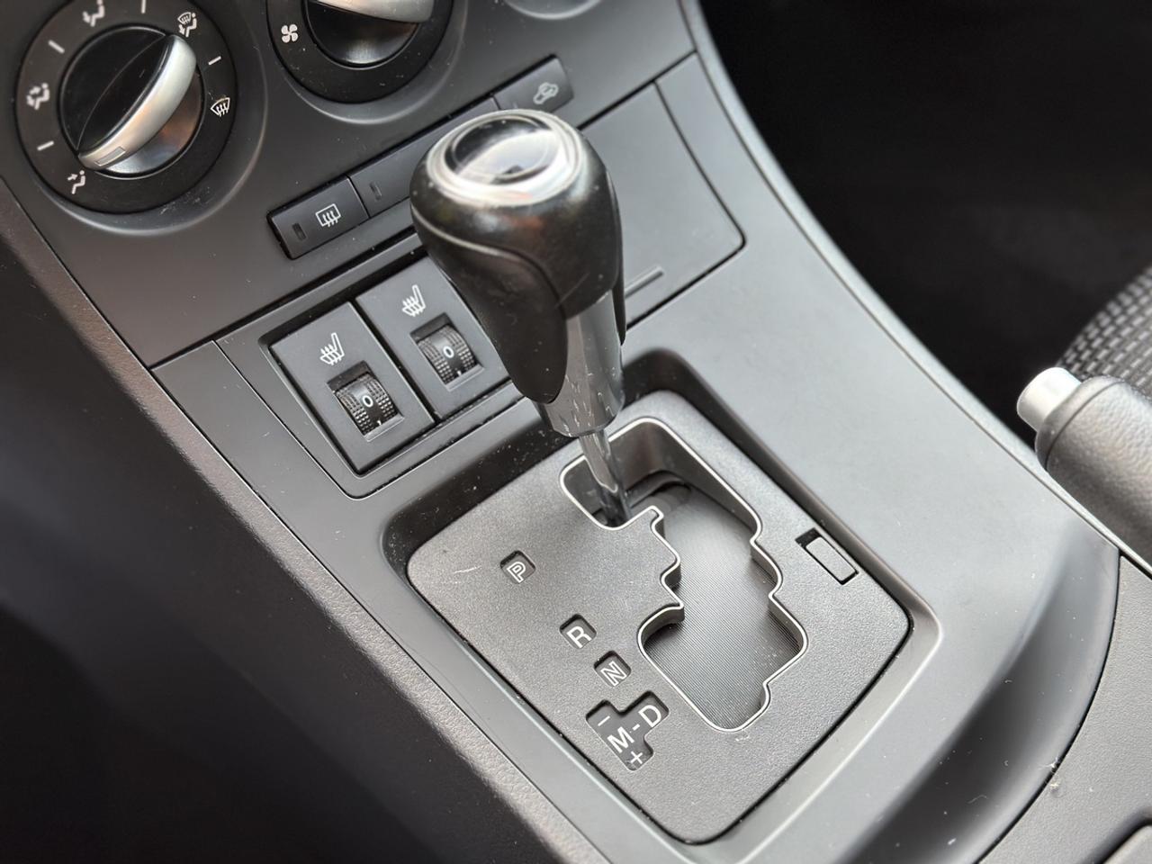 2013 Mazda MAZDA3 i Touring Photo