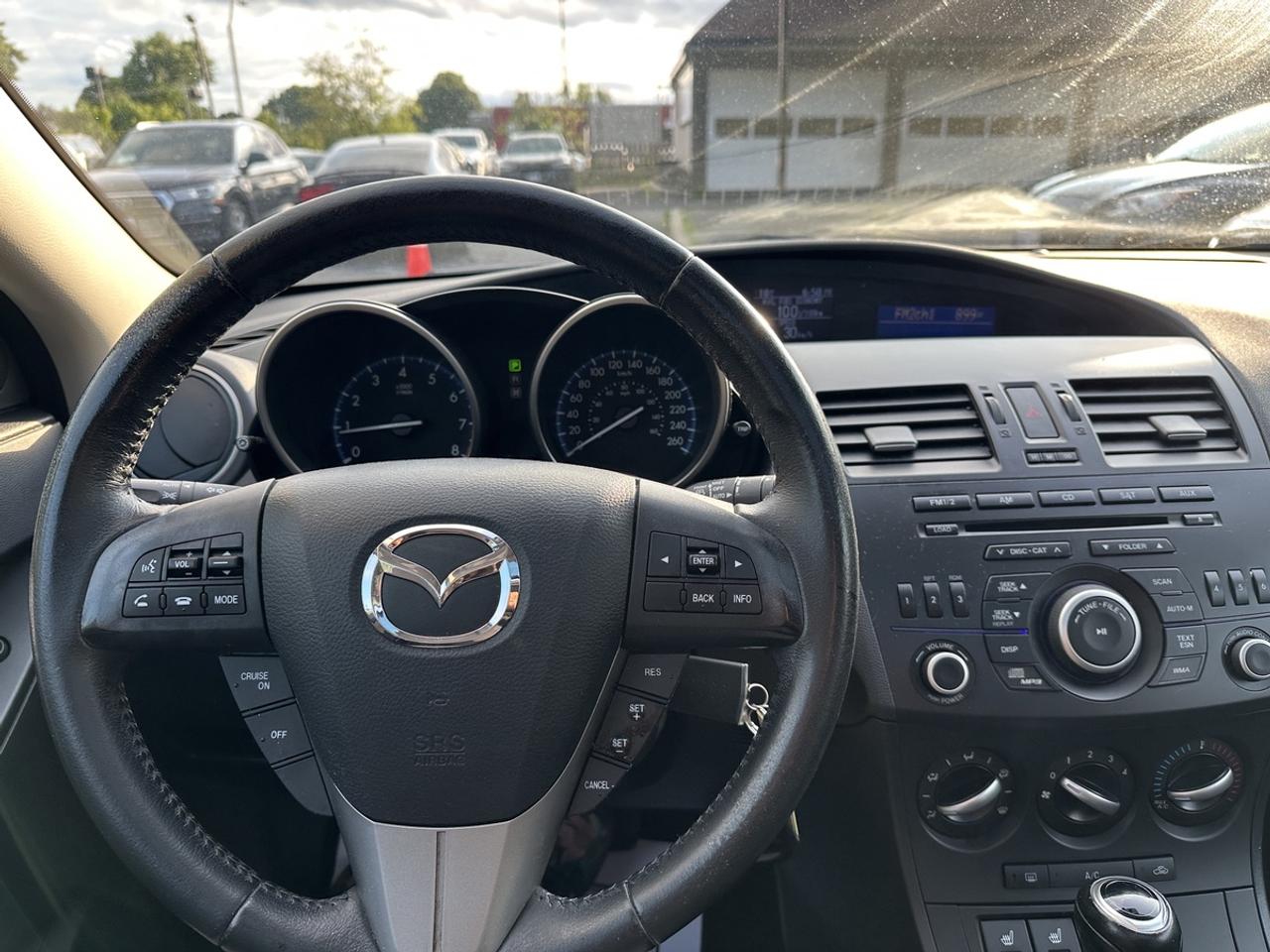 2013 Mazda MAZDA3 i Touring Photo