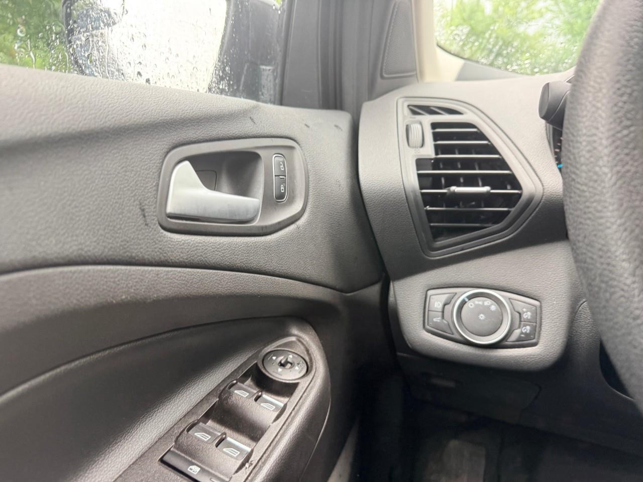 2017 Ford Escape SE 4dr 4x4 Photo