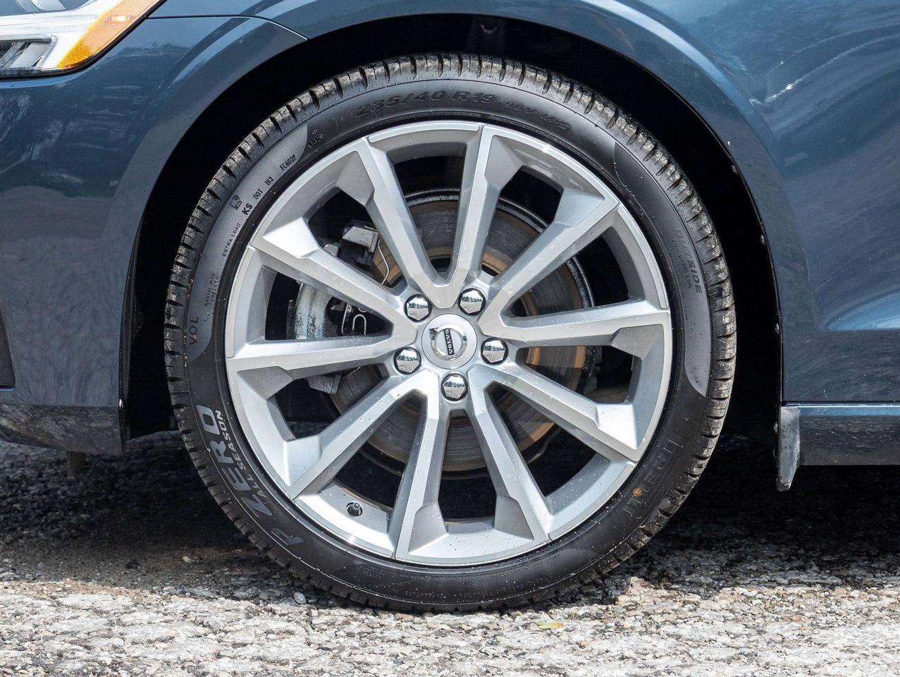 2022 Volvo S60 Momentum Photo