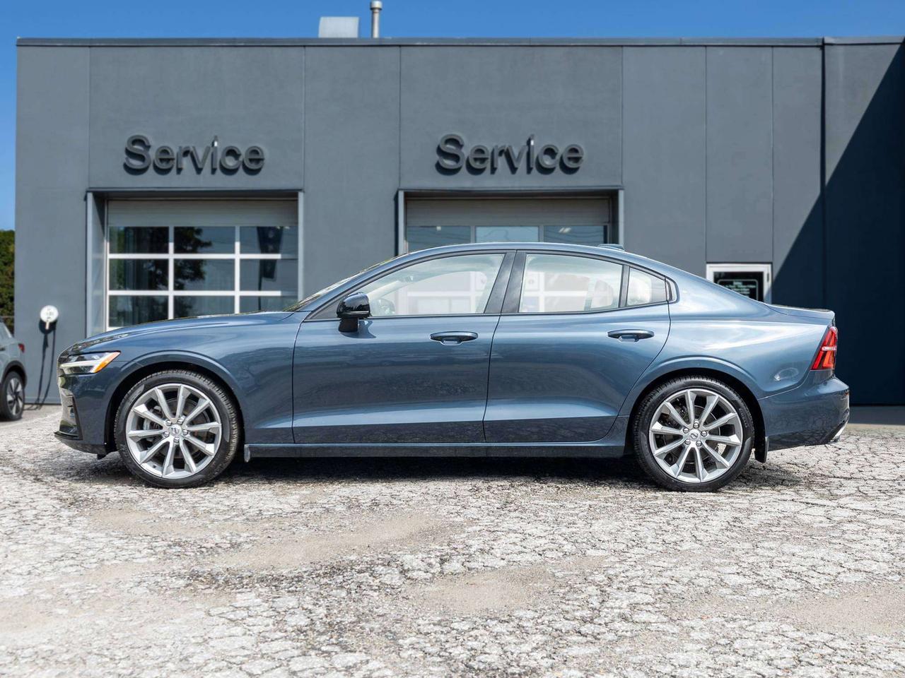 2022 Volvo S60 Momentum Photo