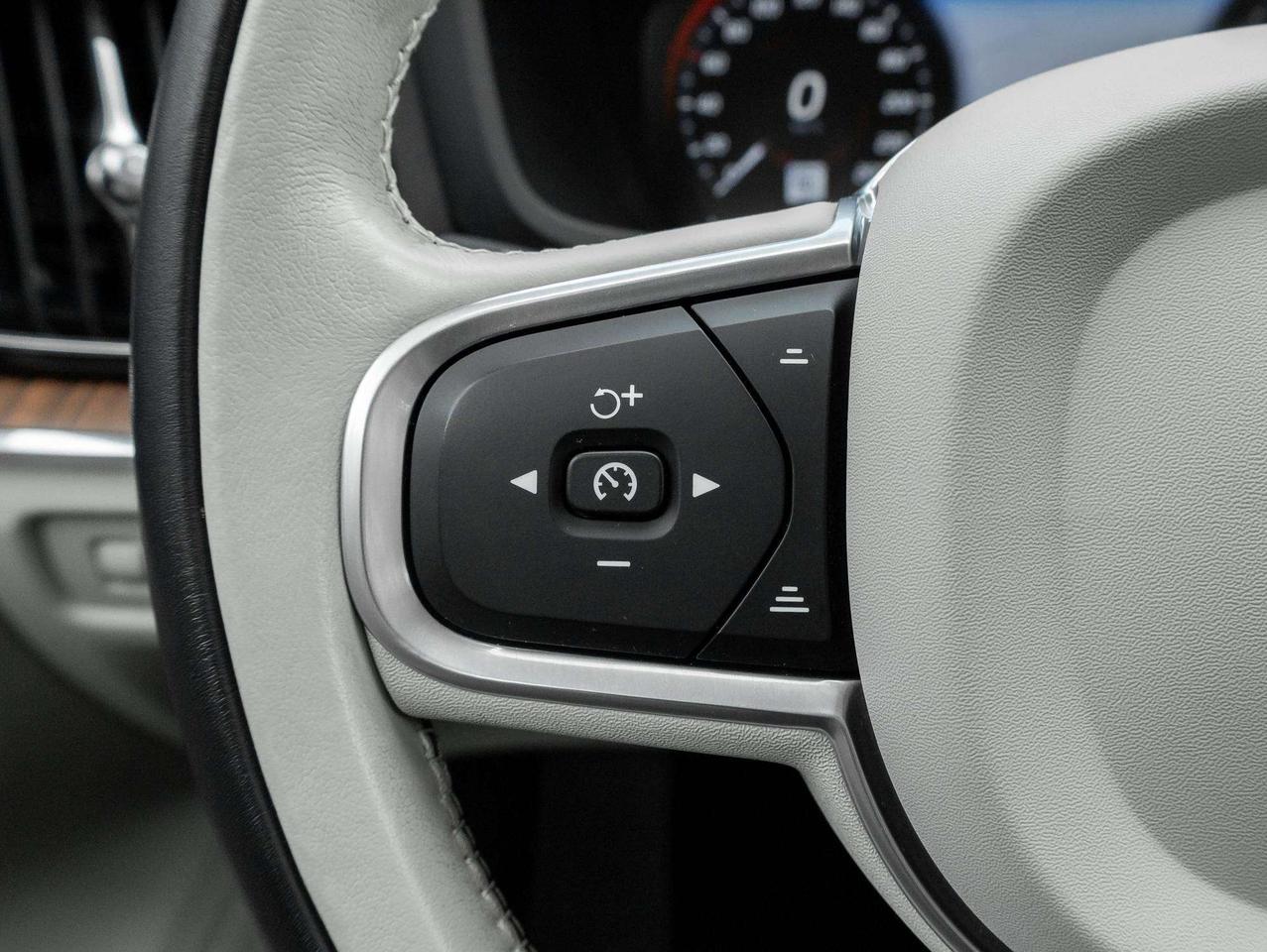 2022 Volvo S60 Momentum Photo