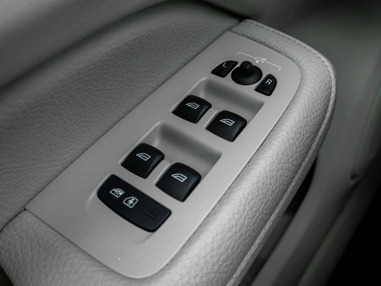 2022 Volvo S60 Momentum Photo