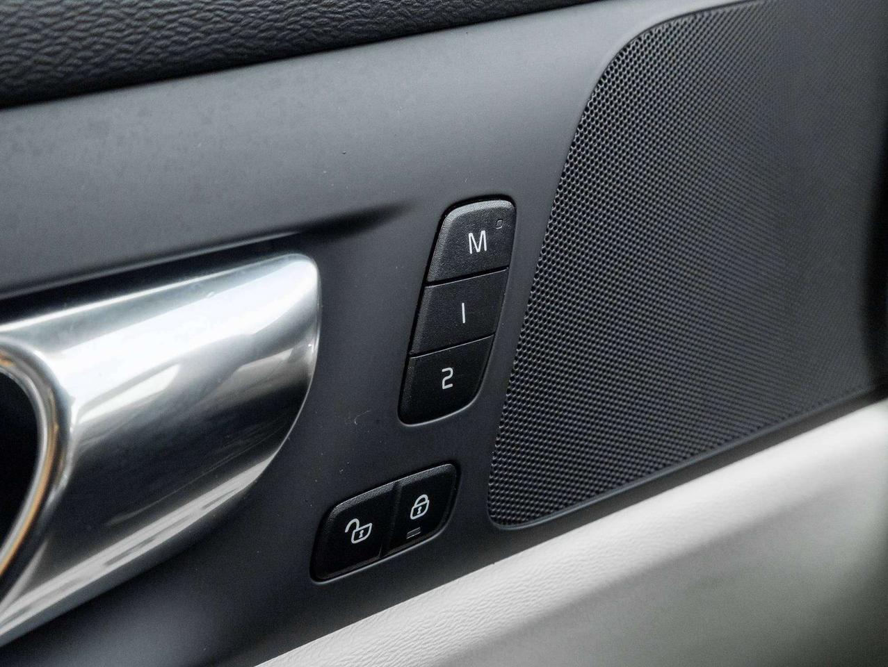 2022 Volvo S60 Momentum Photo