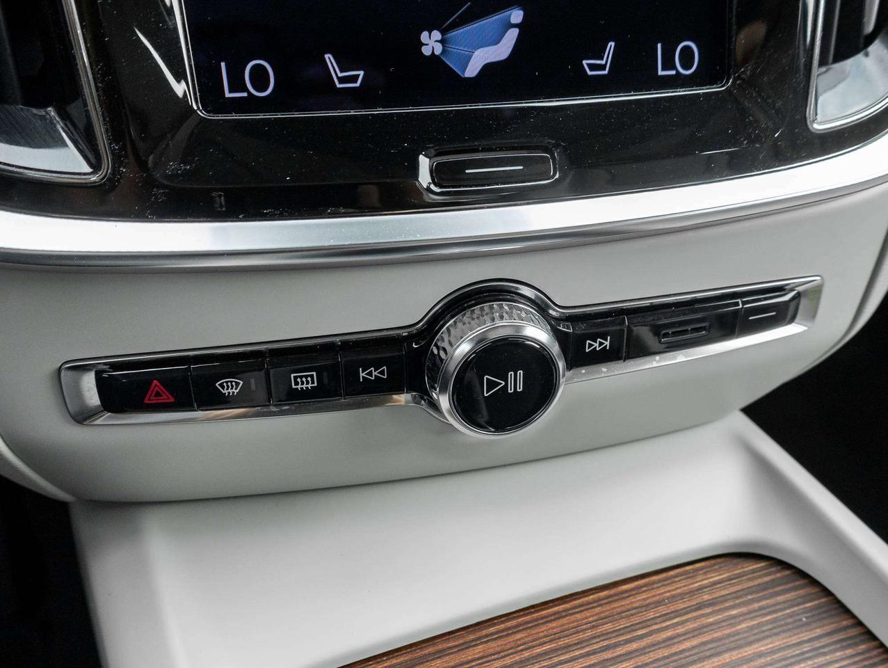2022 Volvo S60 Momentum Photo