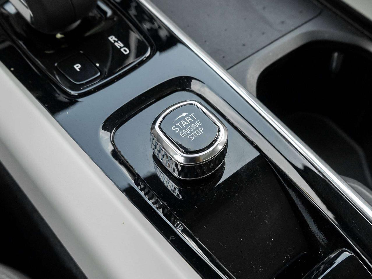 2022 Volvo S60 Momentum Photo