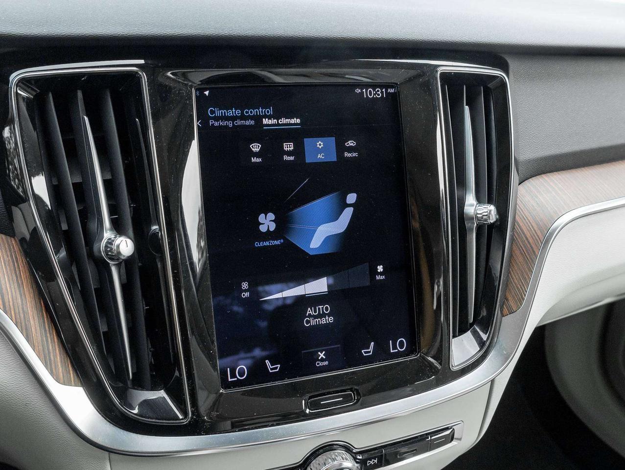 2022 Volvo S60 Momentum Photo