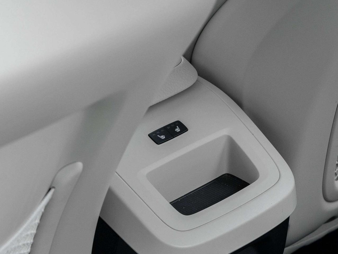 2022 Volvo S60 Momentum Photo