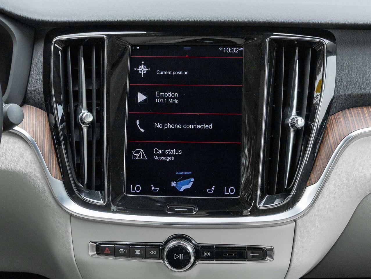 2022 Volvo S60 Momentum Photo