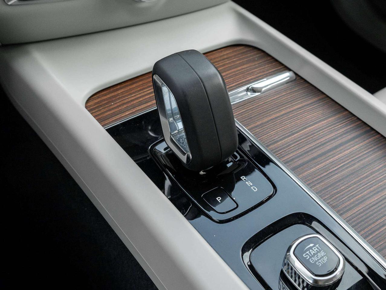 2022 Volvo S60 Momentum Photo