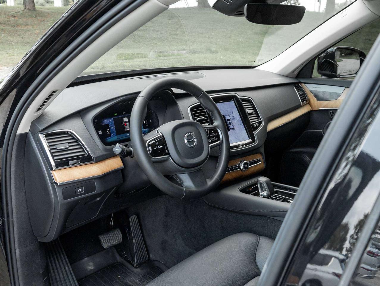 2024 Volvo XC90 PLUS^Harman Kardon^21"Alloy W^CPO rate fr 2.99%* Photo