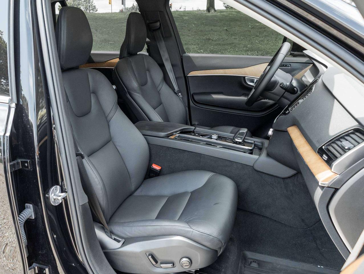 2024 Volvo XC90 PLUS^Harman Kardon^21"Alloy W^CPO rate fr 2.99%* Photo