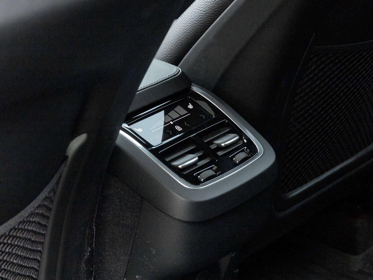 2024 Volvo XC90 PLUS^Harman Kardon^21"Alloy W^CPO rate fr 2.99%* Photo