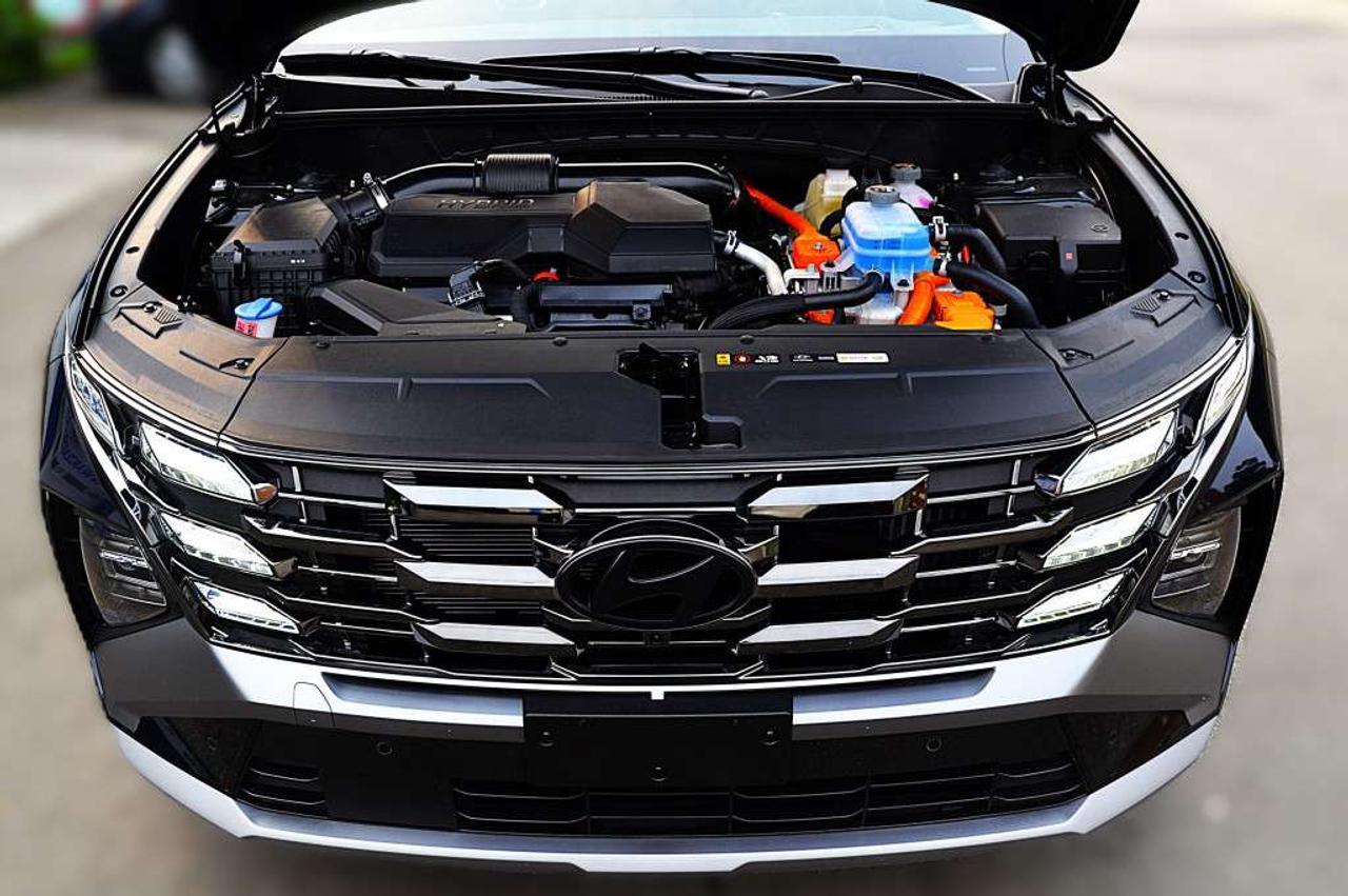 2026 Hyundai Tucson ULTIMATE EDITION AWD HYBRID+ Plug In Electric Photo