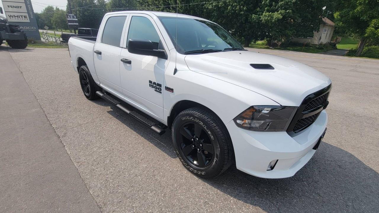 2023 RAM 1500 Classic EXPRESS 4X4 CREW CAB 5'7" BOX Photo