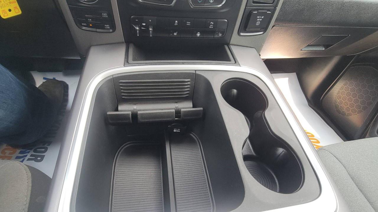 2023 RAM 1500 Classic EXPRESS 4X4 CREW CAB 5'7" BOX Photo