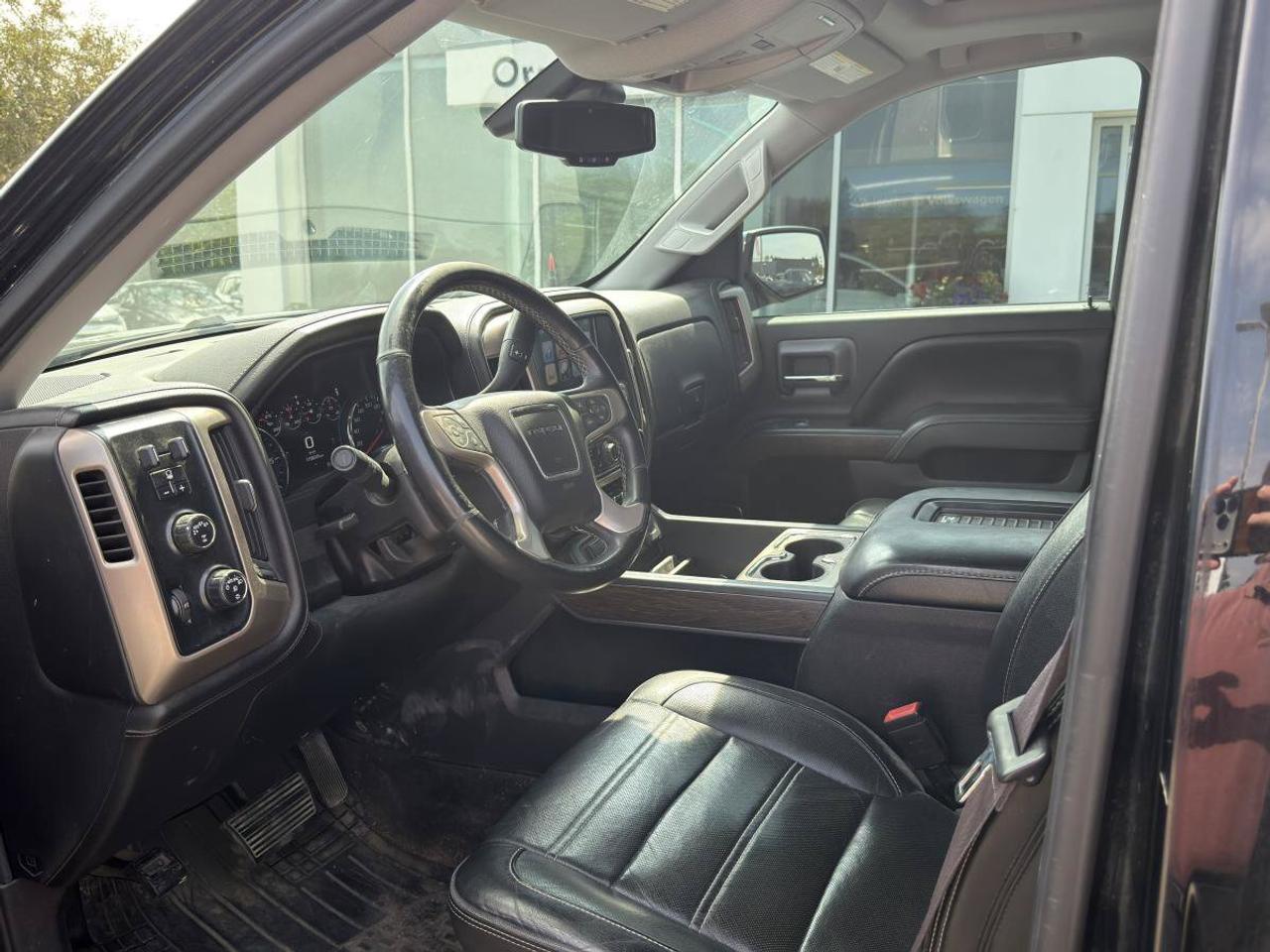 2017 GMC Sierra 1500 4WD Crew Cab 143.5  Denali Photo