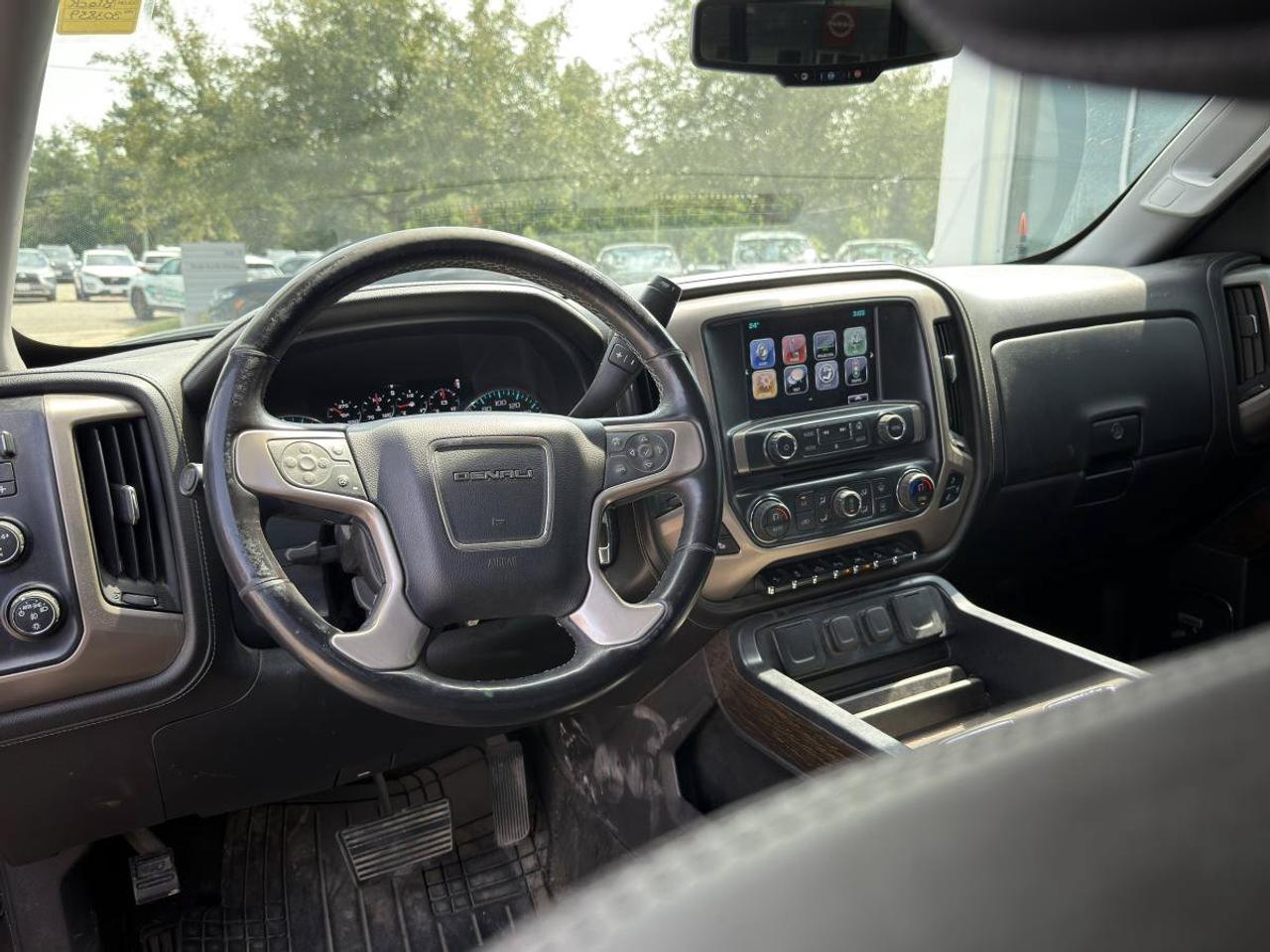 2017 GMC Sierra 1500 4WD Crew Cab 143.5  Denali Photo