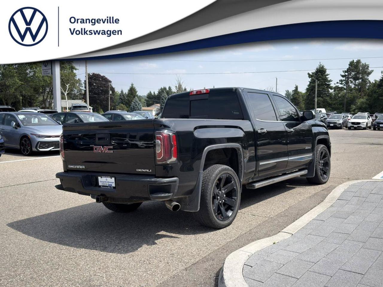 2017 GMC Sierra 1500 4WD Crew Cab 143.5  Denali Photo