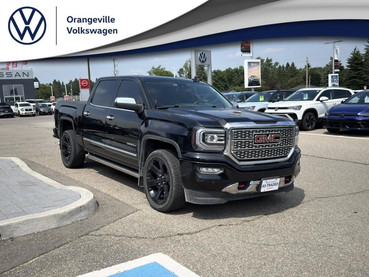 2017 GMC Sierra 1500 4WD Crew Cab 143.5  Denali Photo