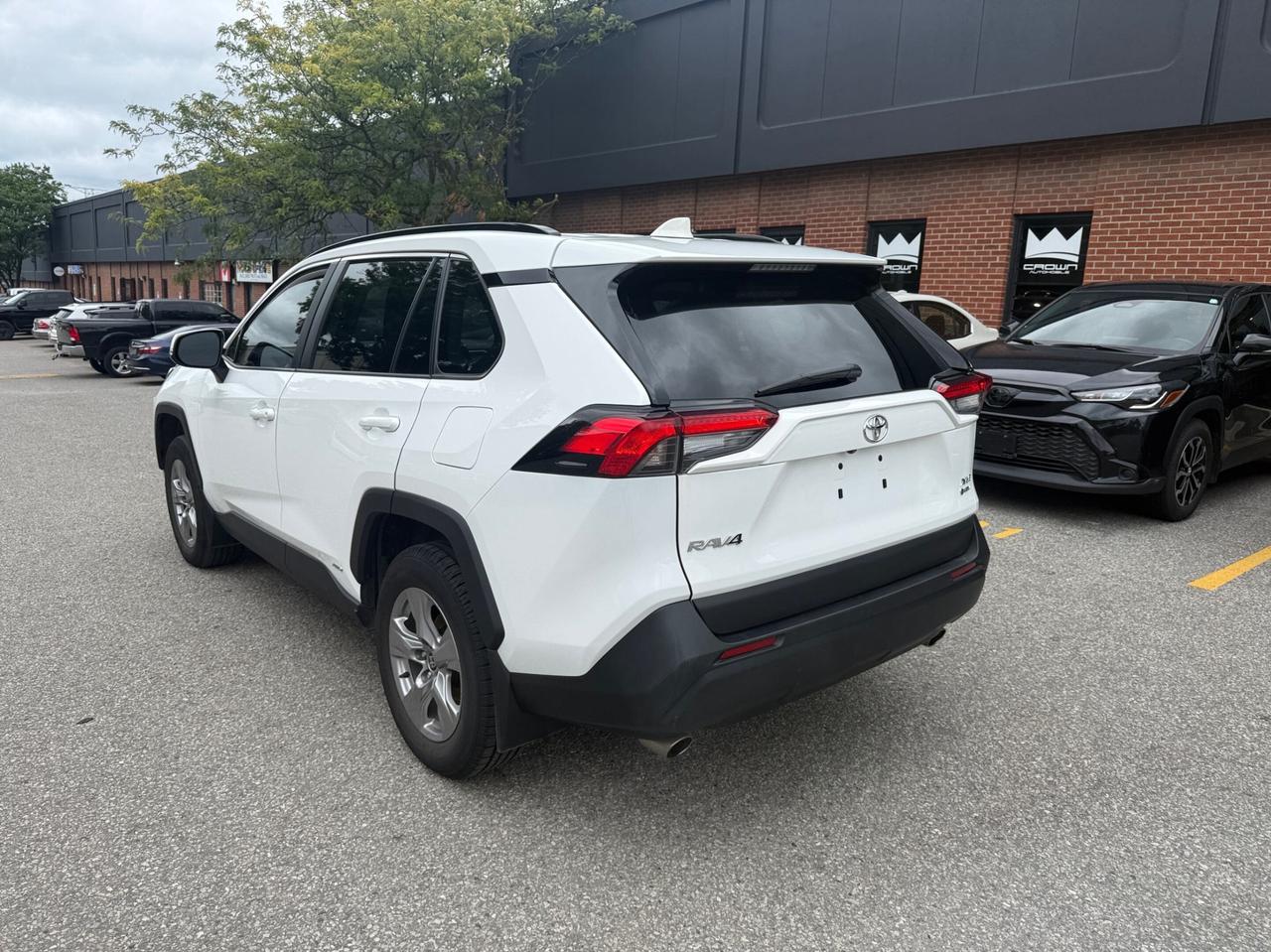 2025 Toyota RAV4 Hybrid XLE AWD, ONE OWNER, ACCIDENT FREE Photo