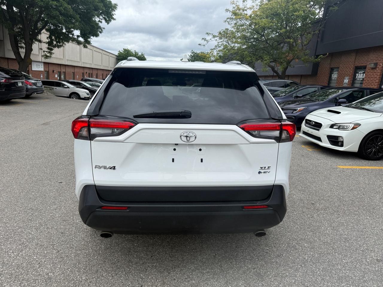 2025 Toyota RAV4 Hybrid XLE AWD, ONE OWNER, ACCIDENT FREE Photo
