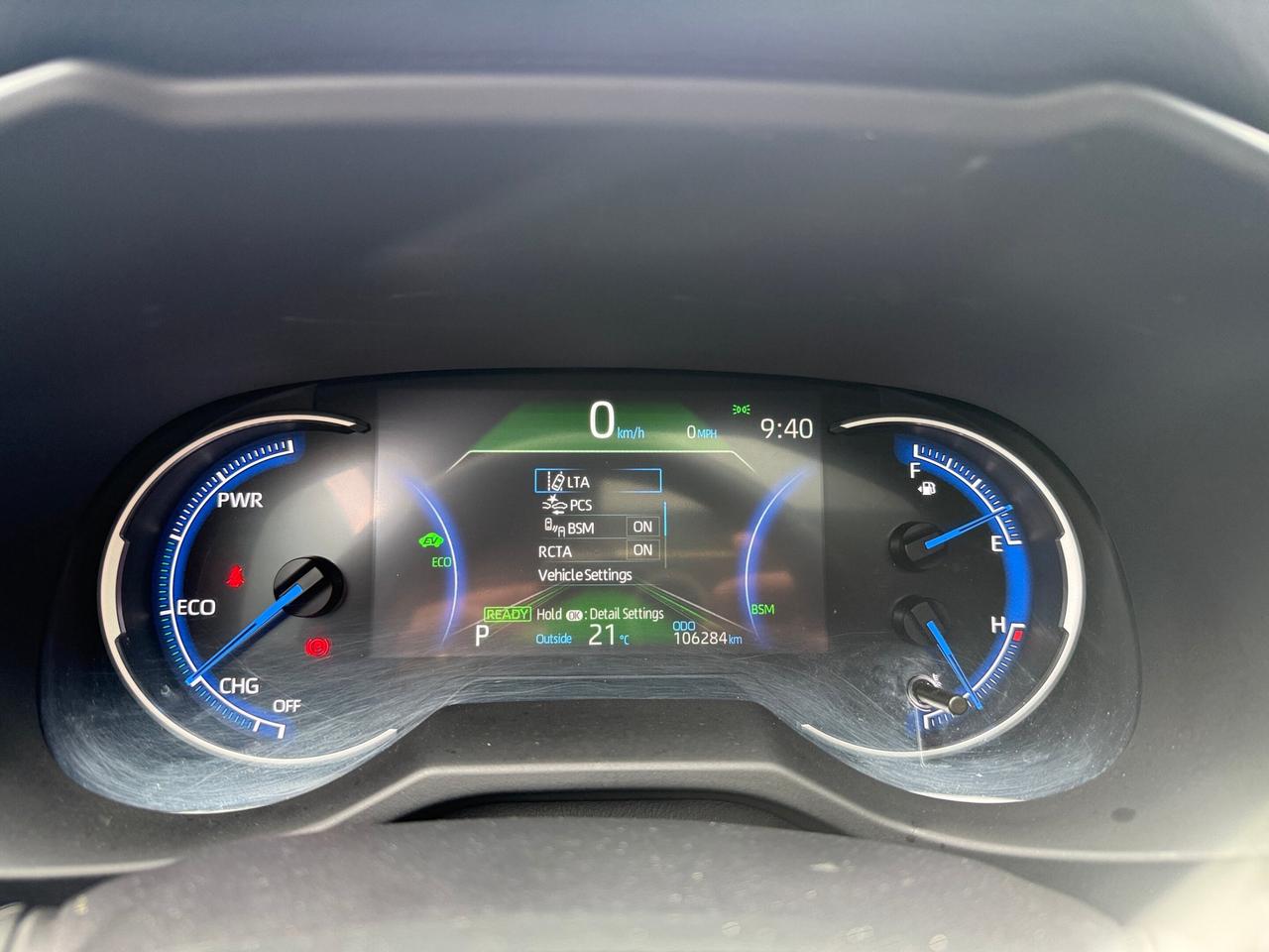 2025 Toyota RAV4 Hybrid XLE AWD, ONE OWNER, ACCIDENT FREE Photo