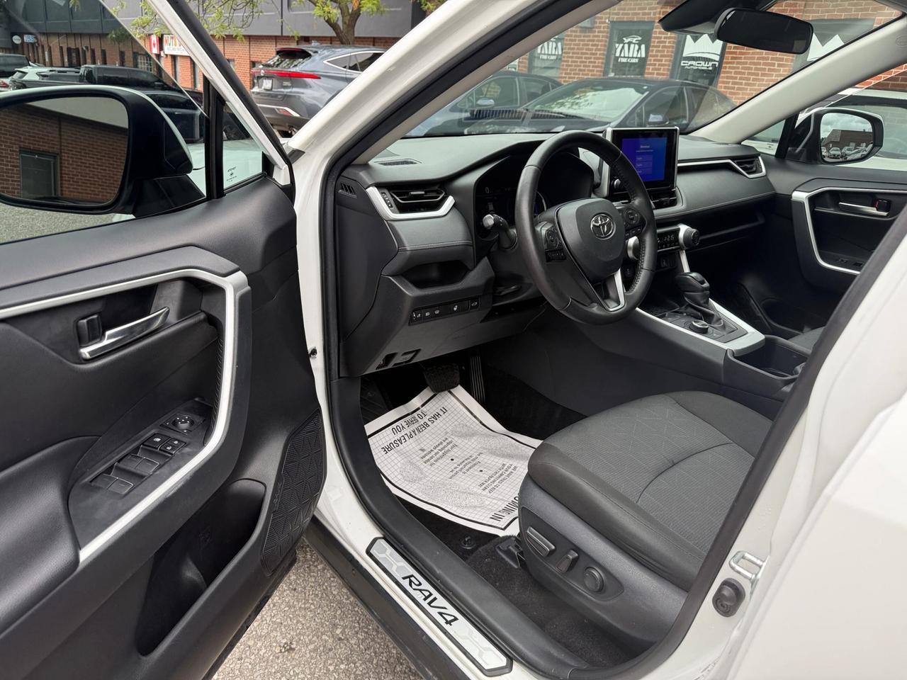2025 Toyota RAV4 Hybrid XLE AWD, ONE OWNER, ACCIDENT FREE Photo