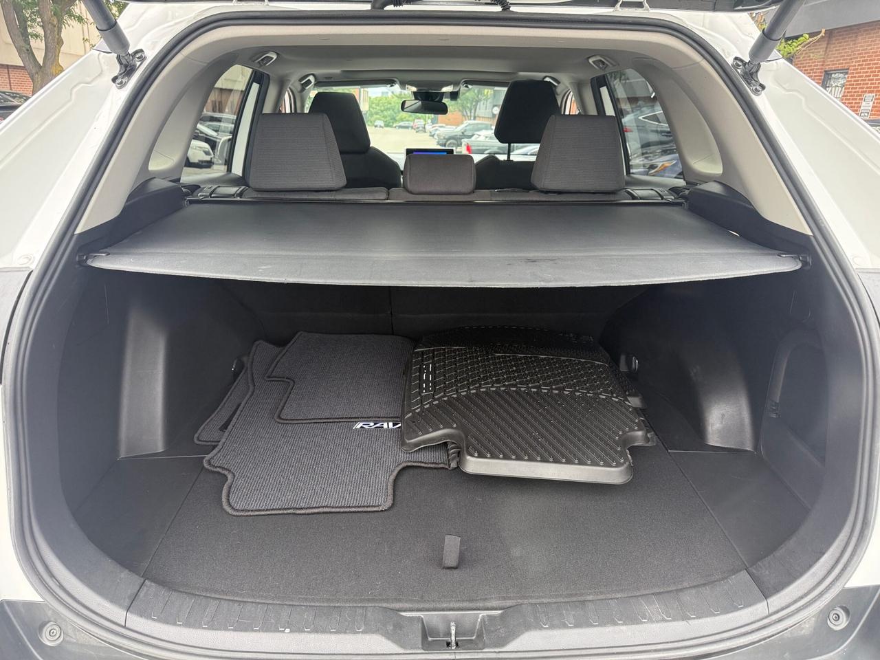 2025 Toyota RAV4 Hybrid XLE AWD, ONE OWNER, ACCIDENT FREE Photo
