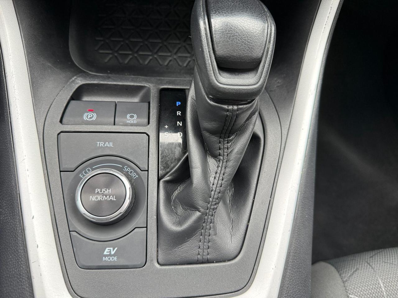 2025 Toyota RAV4 Hybrid XLE AWD, ONE OWNER, ACCIDENT FREE Photo