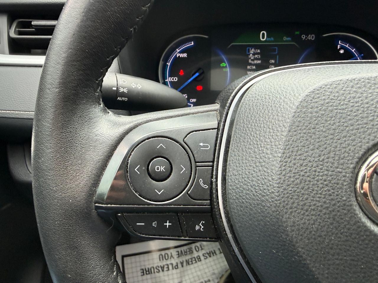 2025 Toyota RAV4 Hybrid XLE AWD, ONE OWNER, ACCIDENT FREE Photo