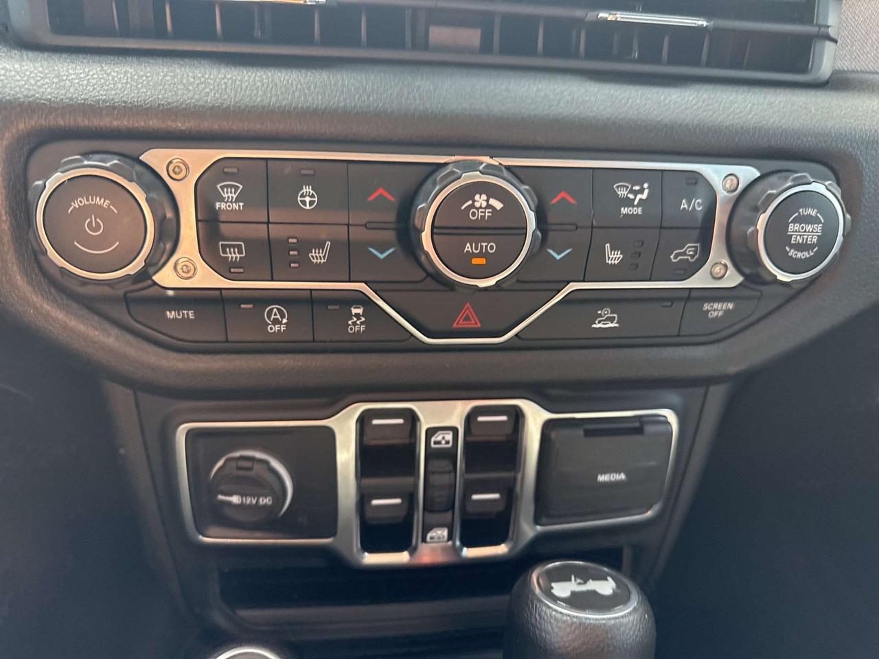 2024 Jeep Wrangler Sport S Photo