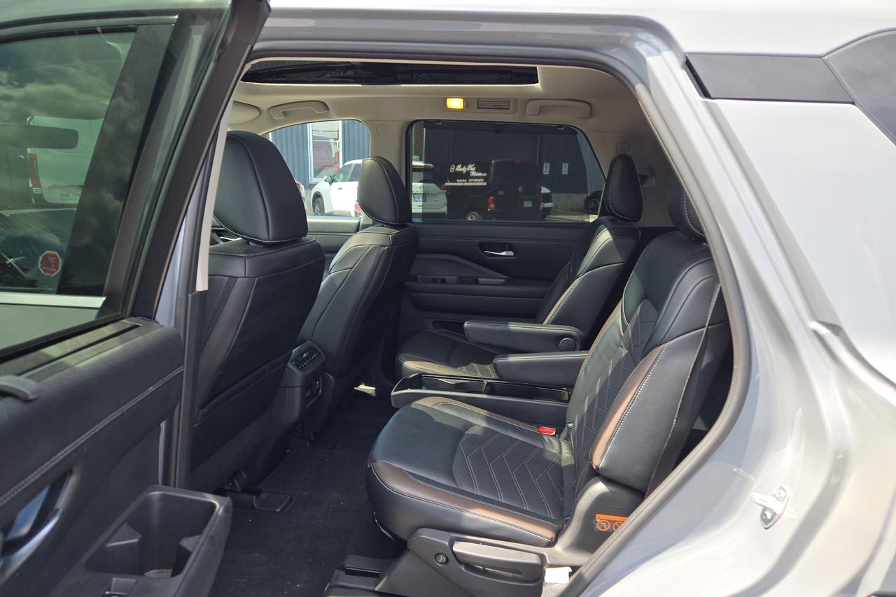 2024 Nissan Pathfinder Platinum Photo