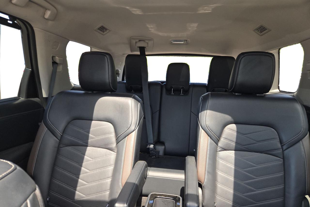 2024 Nissan Pathfinder Platinum Photo