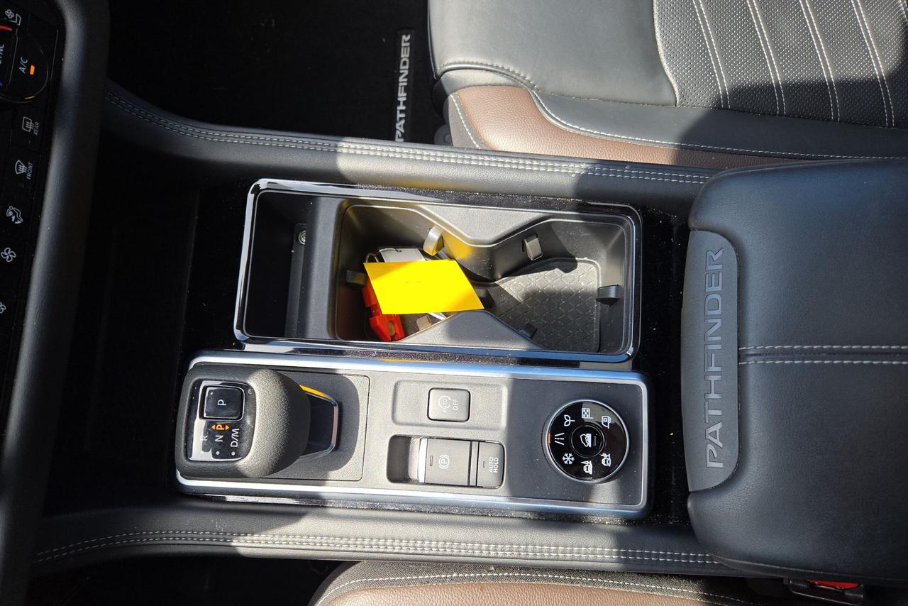 2024 Nissan Pathfinder Platinum Photo