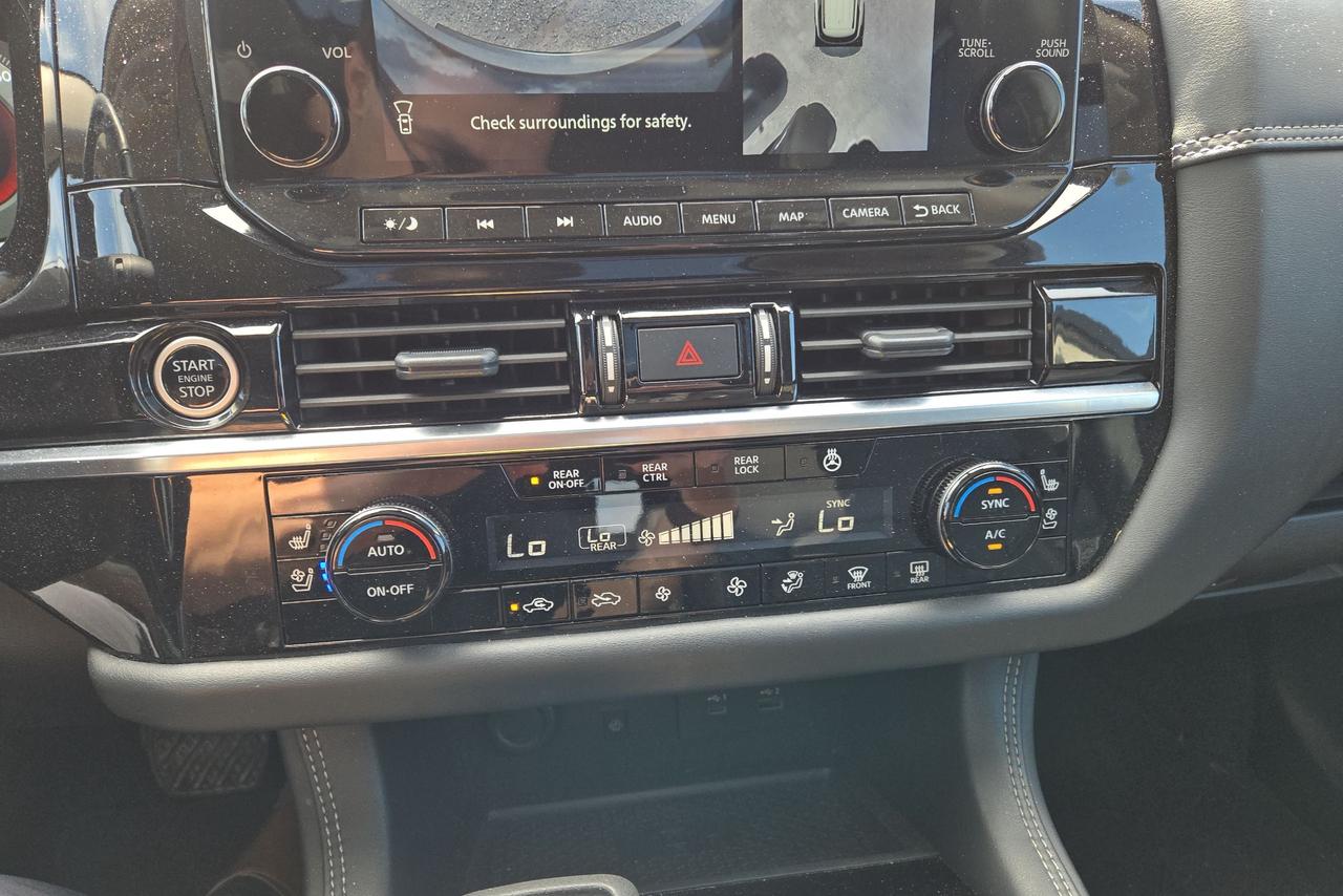 2024 Nissan Pathfinder Platinum Photo