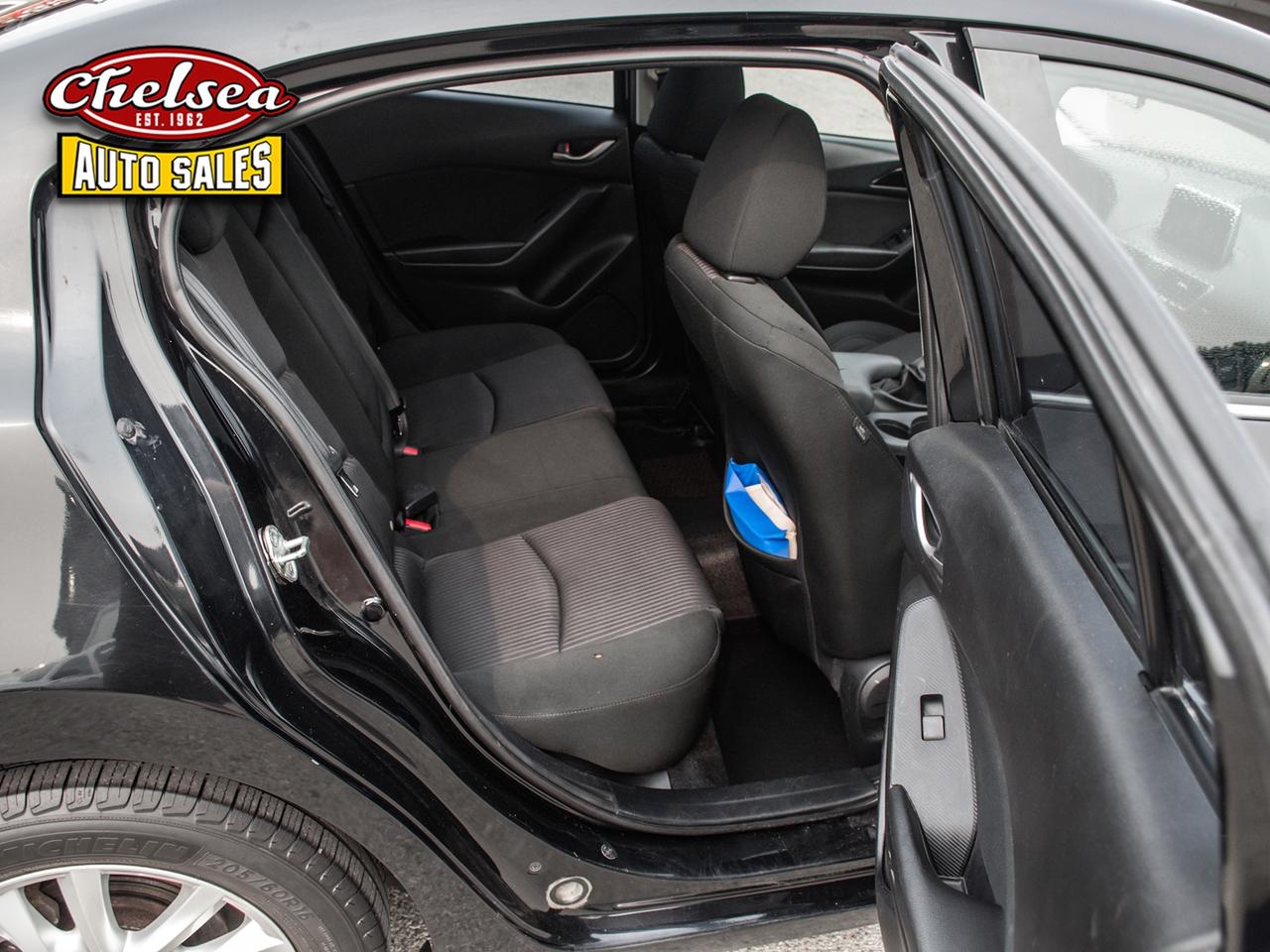 2015 Mazda MAZDA3 i Touring AT 4-Door Photo