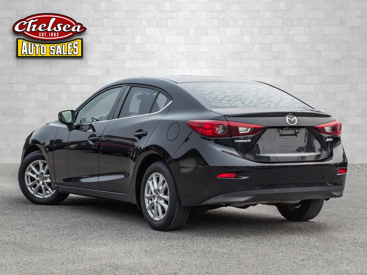2015 Mazda MAZDA3 i Touring AT 4-Door Photo