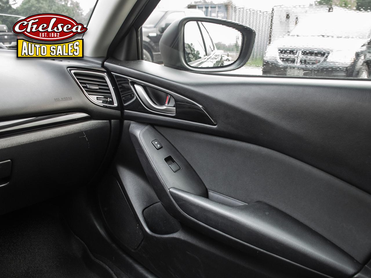 2015 Mazda MAZDA3 i Touring AT 4-Door Photo