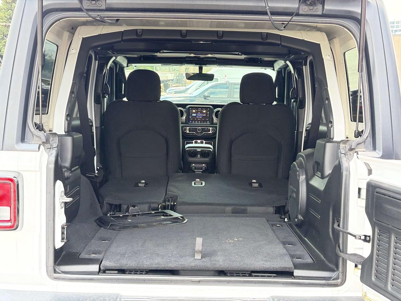 2021 Jeep Wrangler Sahara w/NAV, Alpine Sound System, Remote Starter Photo