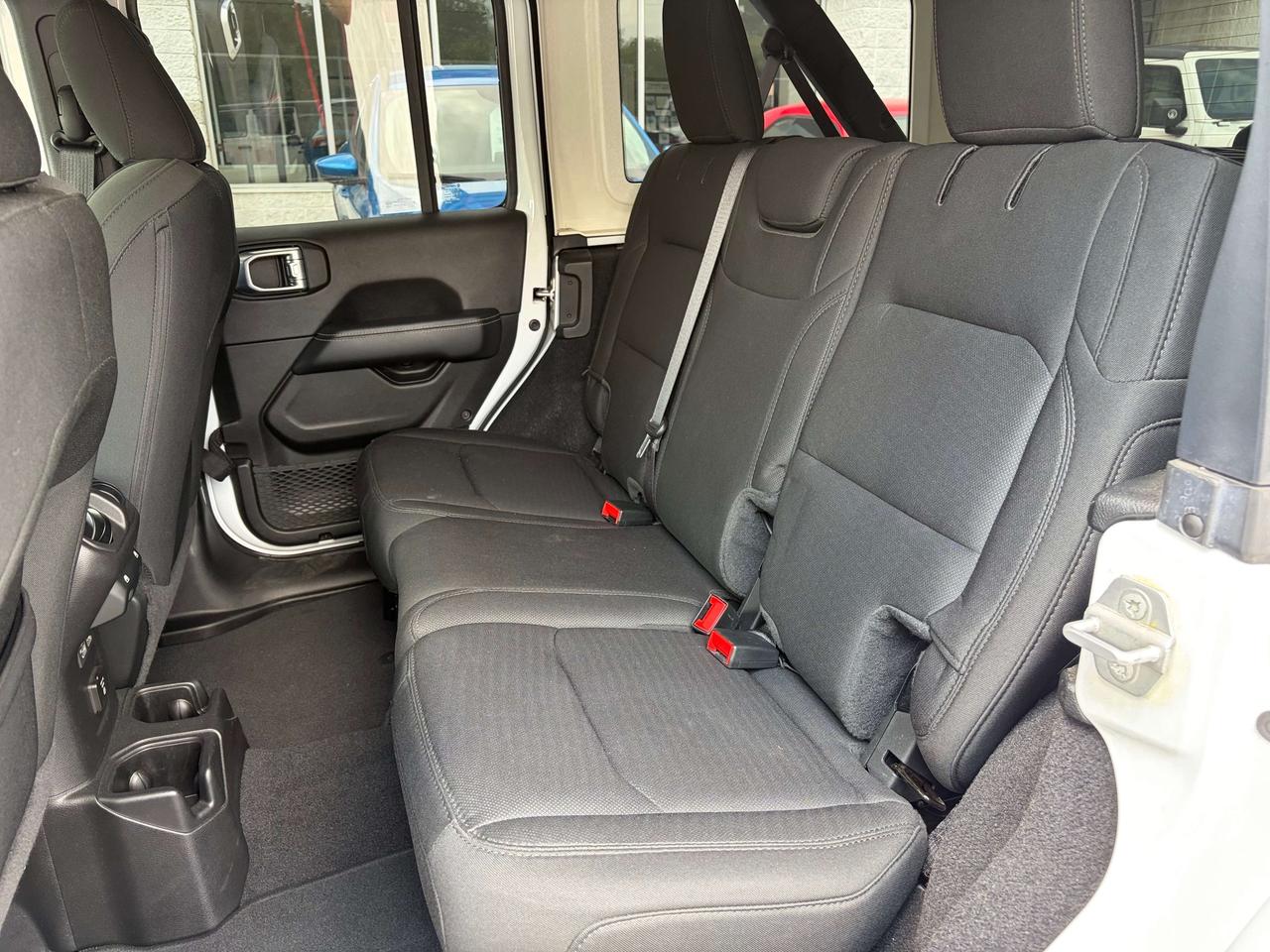 2021 Jeep Wrangler Sahara w/NAV, Alpine Sound System, Remote Starter Photo